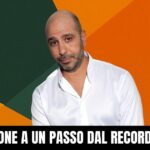 Zalone non si ferma più: “Buen Camino” conquista il botteghino italiano
